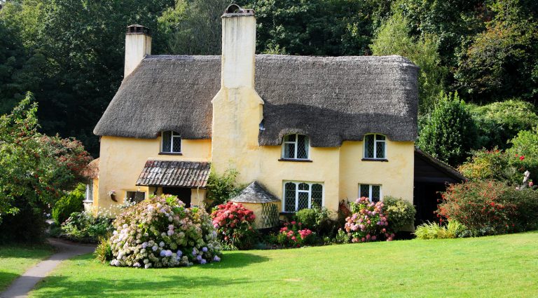 English Cottage Jigsaw Puzzle