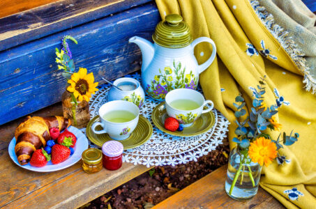 Front Porch Tea Time Jigsaw Puzzle