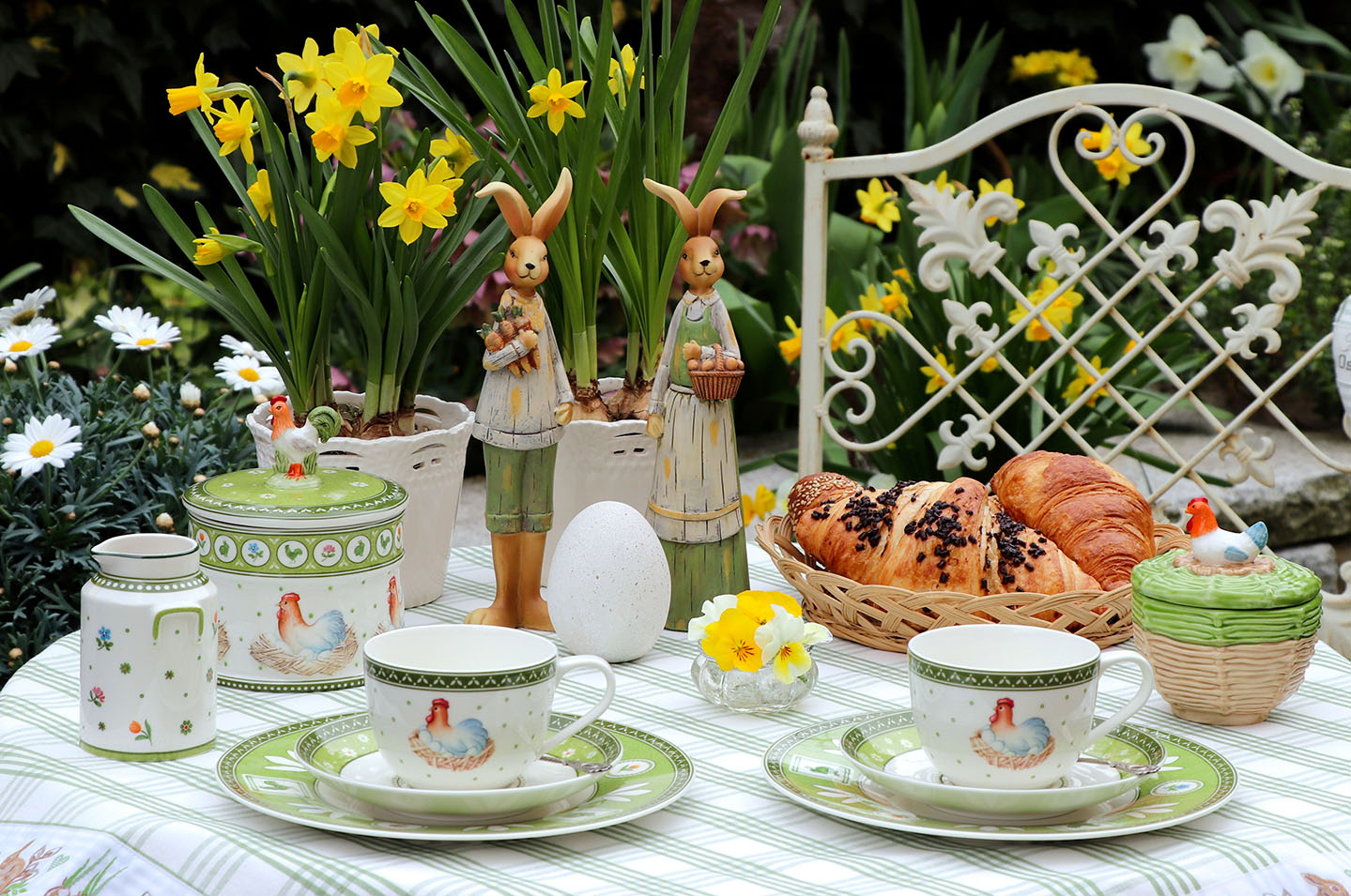 Garden Tea Setting Jigsaw Puzzle