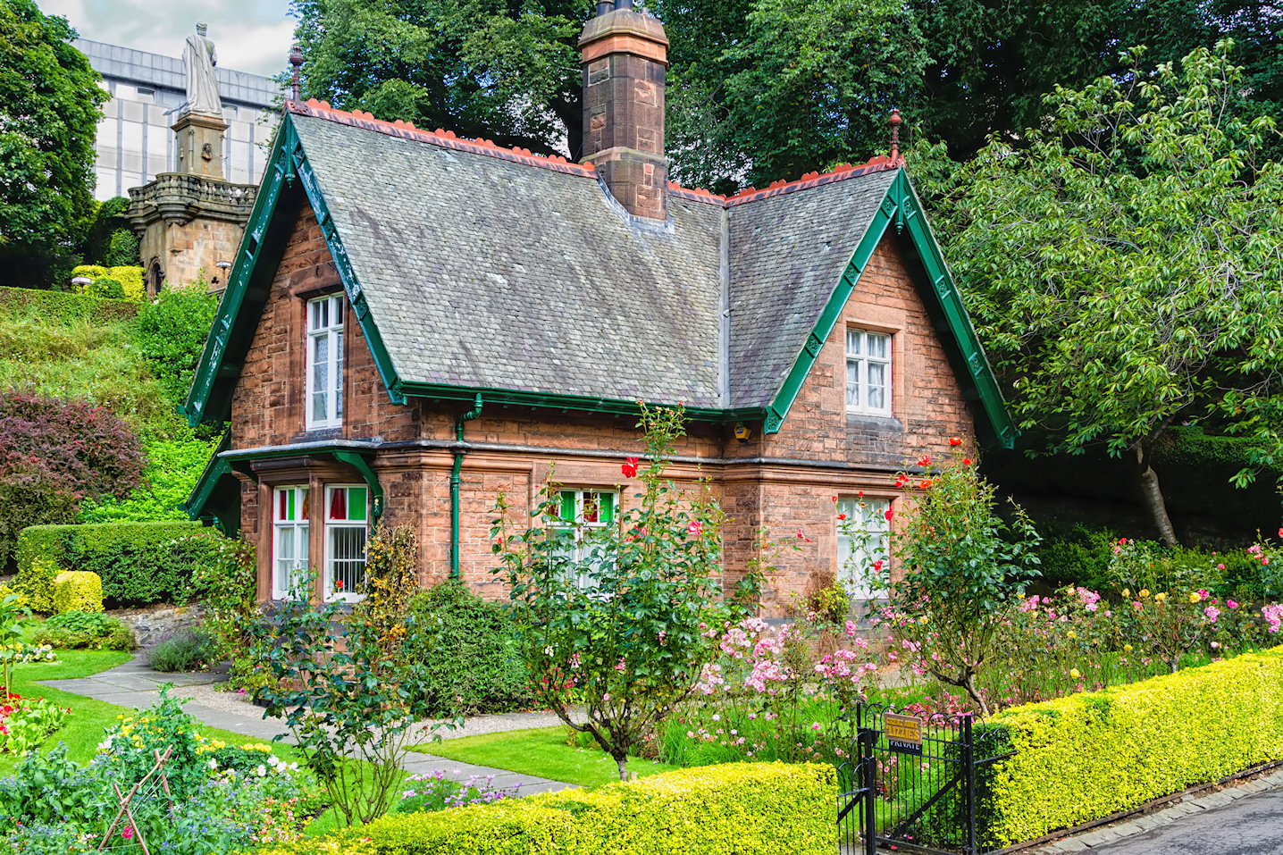 Gardener’s Cottage Jigsaw Puzzle