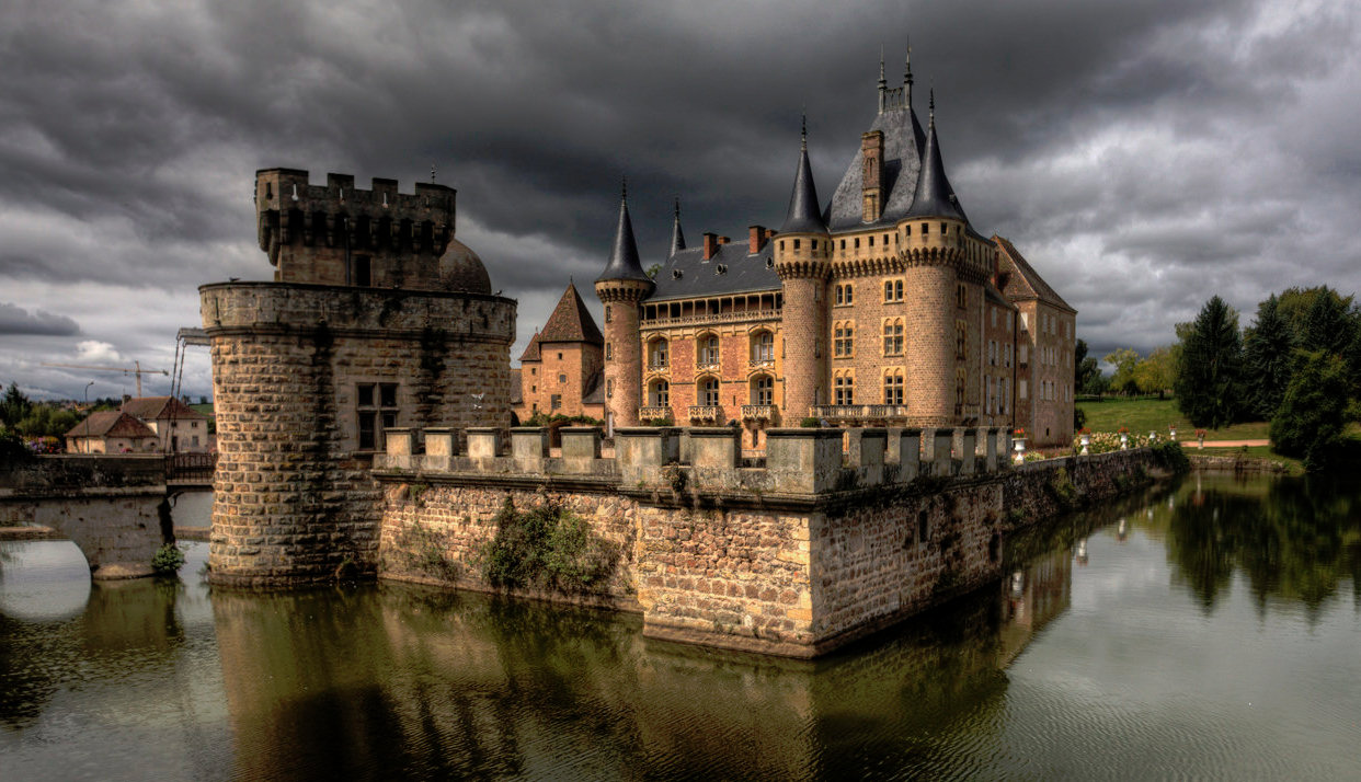 La Clayette Castle Jigsaw Puzzle