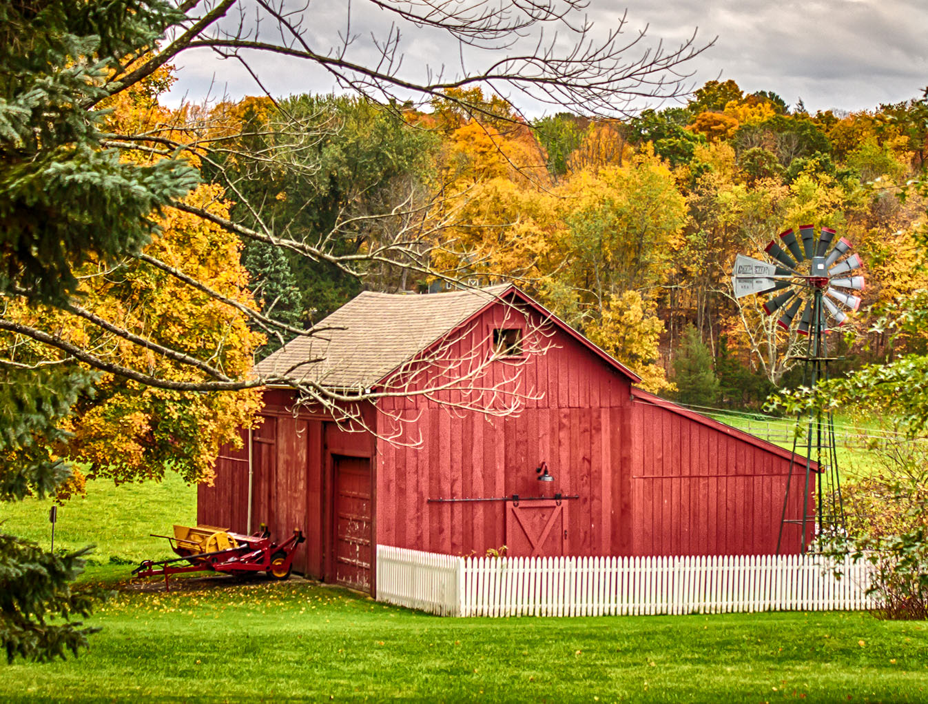 picket-fence-barn-jigsaw-puzzle