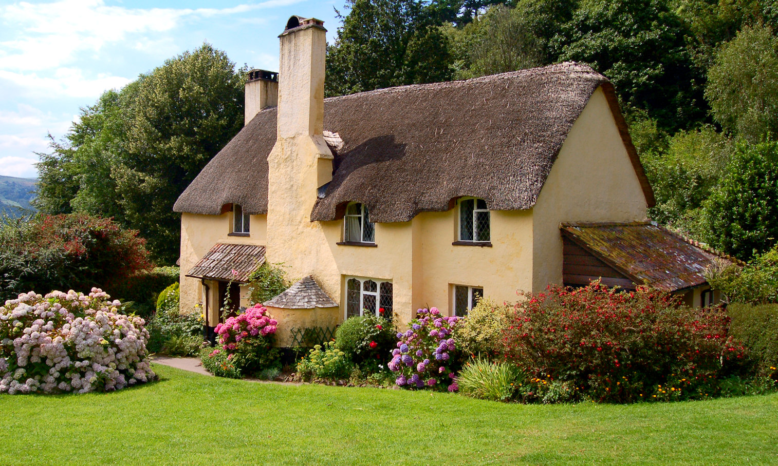 Ares cottage. English Village высота потолков.