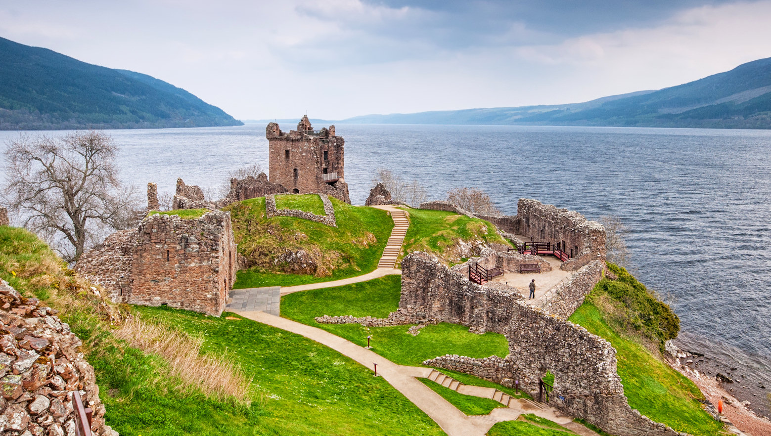 Castle tour. Инвернесс город в Шотландии камни. Uk England Urquhart Castle Inverness. Кастл Хорват.