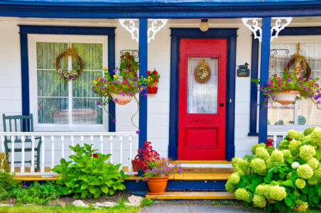 Welcoming Front Porch Jigsaw Puzzle